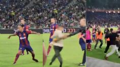 Ronaldinho 'regateó' a joven que invadió la cancha para sacarse una foto con él