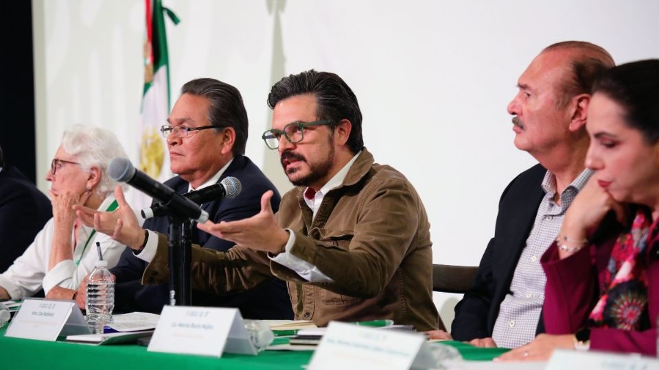 Durante la clausura de la 5ª Reunión Regional Centro, llamó a seguir siendo referente en innovación, adopción de nuevas tecnologías, tratamientos, mayor investigación y ser más sensibles al dolor de la población derechohabiente