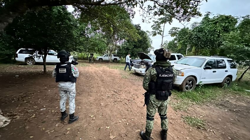 Ejército y Guardia Nacional aseguran autos robados, armas y una patrulla en Villahermosa