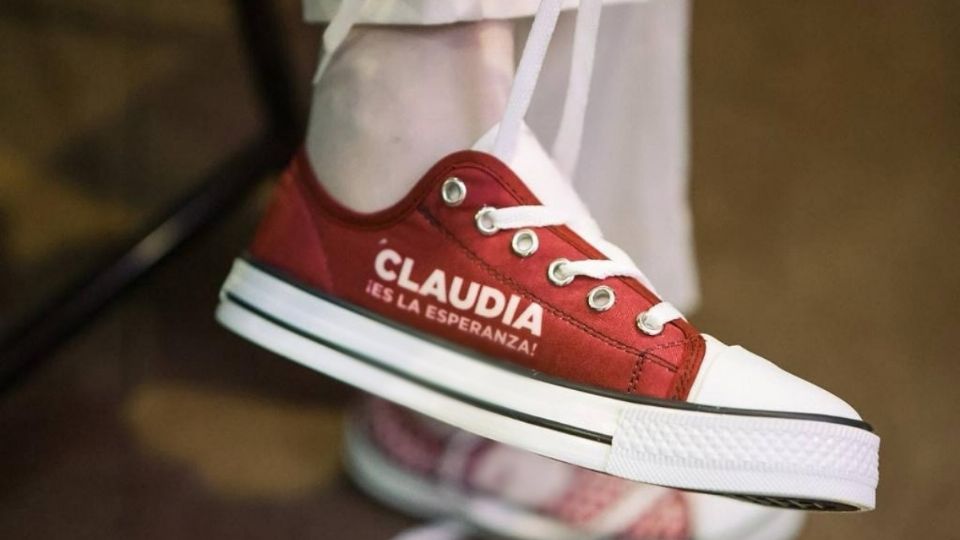 Claudia Sheinbaum compartió los tenis 'Sheinnis' en sus redes sociales.