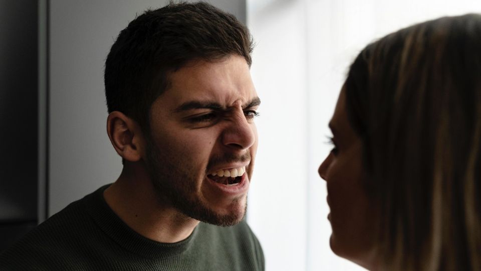 Suelen reaccionar con mucha furia ante ciertas situaciones.