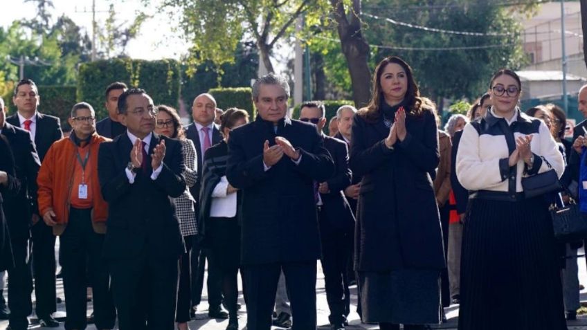 Rafael Guerra recuerda a los héroes de la patria en los honores a la bandera del Poder Judicial de la CDMX