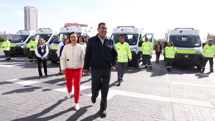 Gobierno de Puebla fortalece la red hospitalaria y atención con entrega de ambulancias