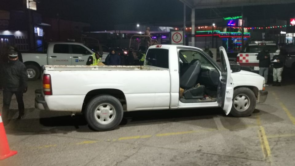 El chofer de la camioneta blanca ingresó con cartuchos