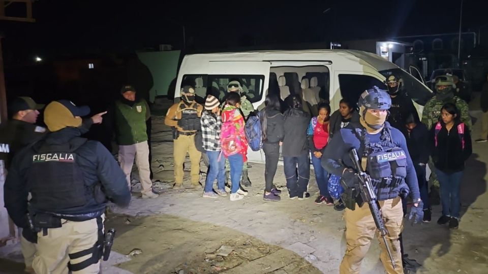 Migrantes se econtraban en una camioneta de transporte colectivo