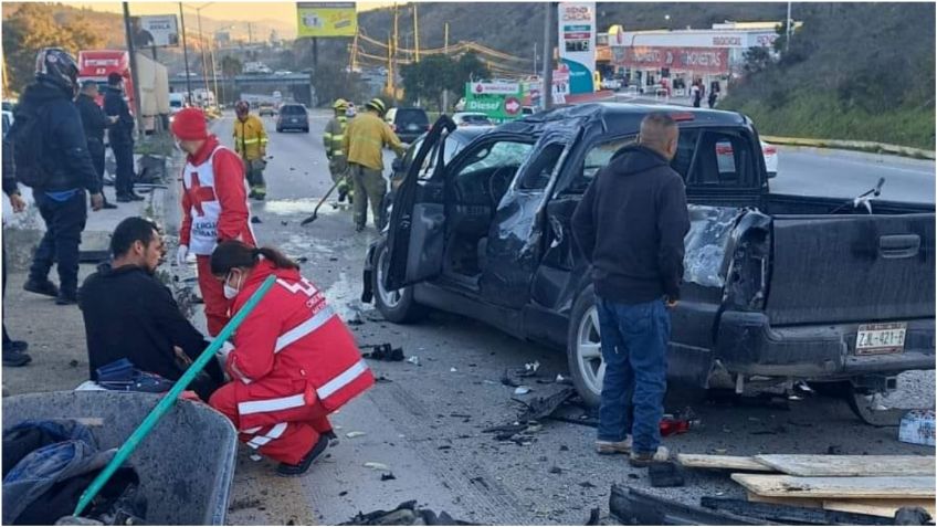 IMÁGENES FUERTES: así fue el brutal choque múltiple que dejó 8 heridos en carretera de Tijuana