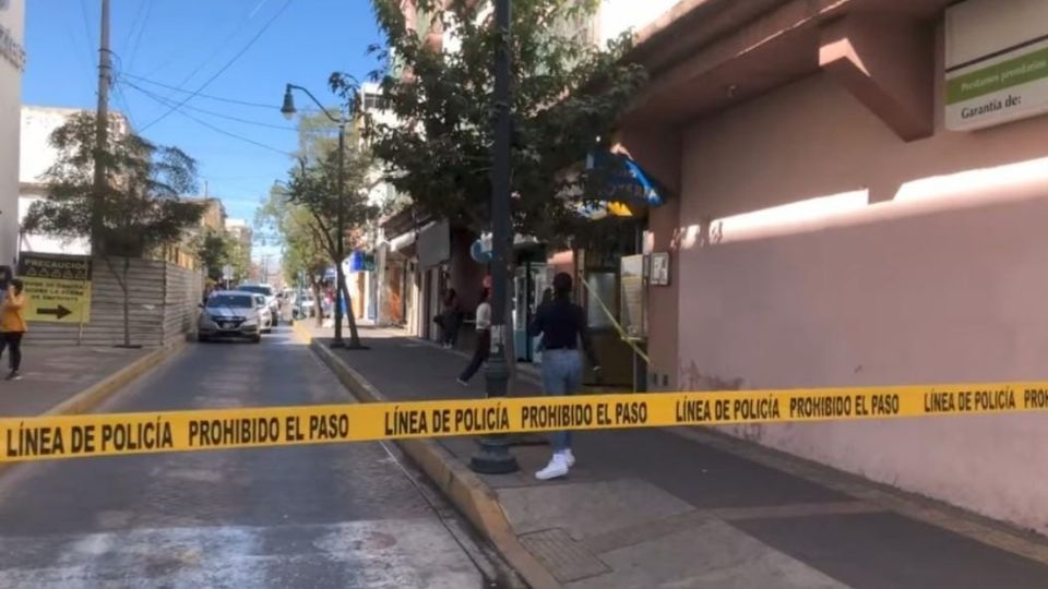 Los criminales salieron corriendo hacia la calle Puebla, donde aparentemente un vehículo los esperaba para huir.
