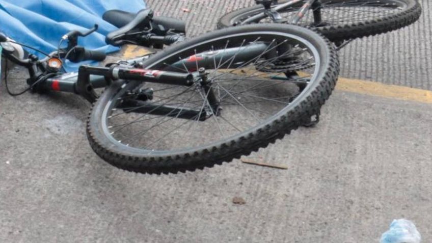 IMÁGENES FUERTES ciclista es arrollado por un automóvil al chocar con una puerta