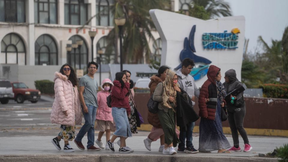 Se recomienda a la población salir con varias capas de ropa.