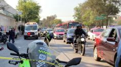 Impactan a motociclista en el Eje 1 Norte y muere tras chocar contra un poste