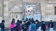 Comunidad LGBTTIQ+ realiza pintas en Palacio Nacional por la muerte de 5 mujeres trans