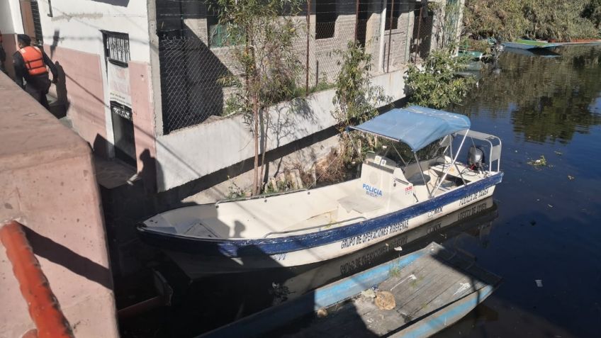 Localizan el cuerpo de un joven flotando en los canales de Xochimilco, autoridades investigan