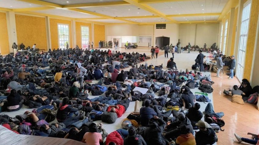 Rescatan a más de 700 migrantes que estaban ocultos en una bodega