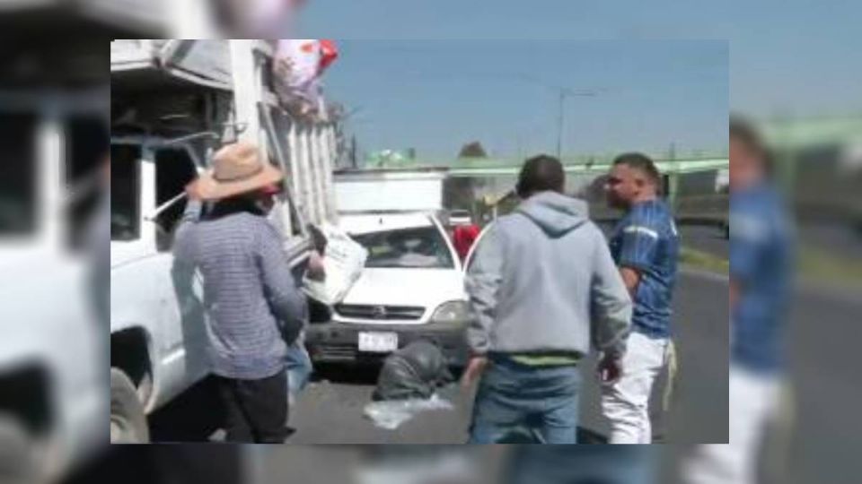 El accidente se registró cerca de la estación del Metro Ecatepec.