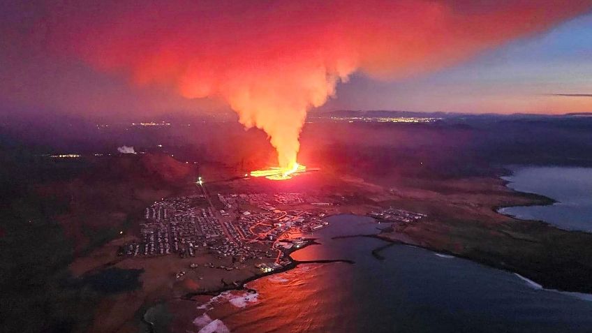 VIDEOS: volcán entra en erupción y arrasa con un pueblo pesquero de Islandia