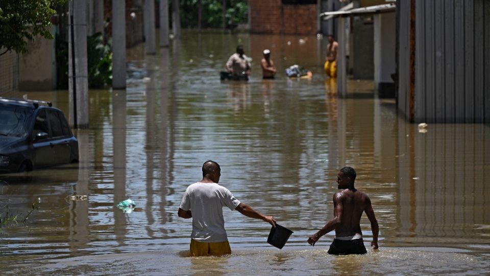 La lluvias propiciaron que el agua alcanzara hasta 1.50 metros de altura