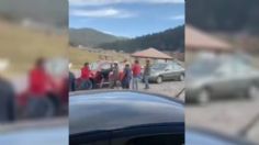 VIDEO: pelea campal con palos y machetes entre vendedores y visitantes en La Marquesa