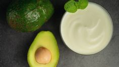 ¿Cómo hacer un aderezo de aguacate con yogurt griego?