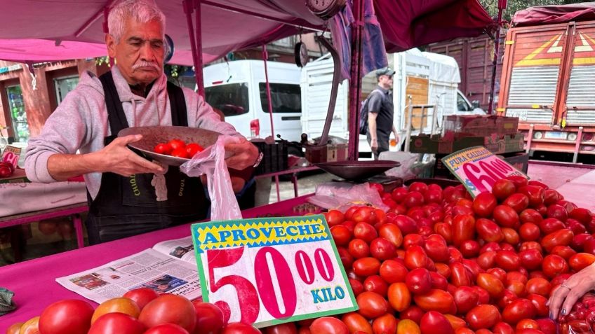 Jitomate tiene su precio más barato en la Central de Abasto, lo ofrecen en 45 pesos el kilo