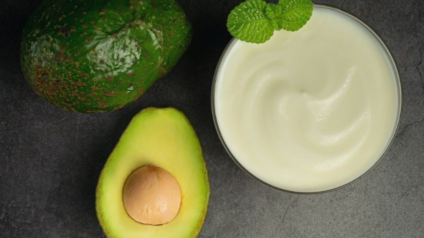 ¿Cómo hacer un aderezo de aguacate con yogurt griego?