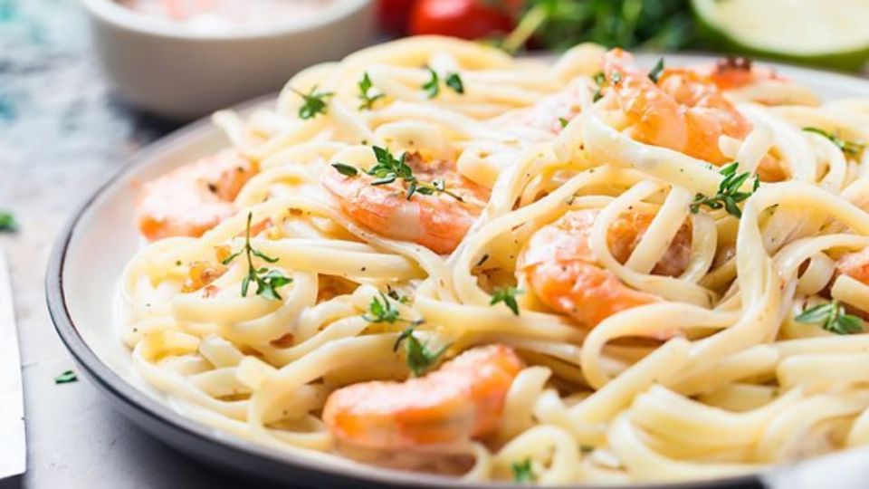 Este spaghetti lo puedes servir como plato fuerte y acompañar con un vino tinto dulce