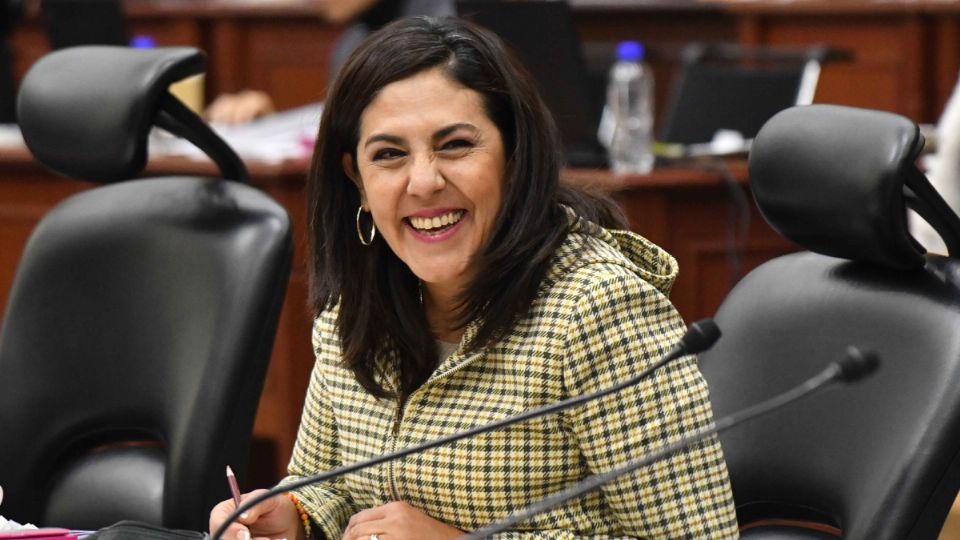 Claudia Zavala explica las prohibiciones que tienen los partidos políticos