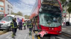 Camioneta de mensajería choca con Metrobús de Línea 7 en Calzada de los Misterios