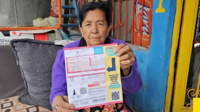 Mujer de la tercera edad denuncia cobro de 65 mil pesos en recibo de agua en Monterrey