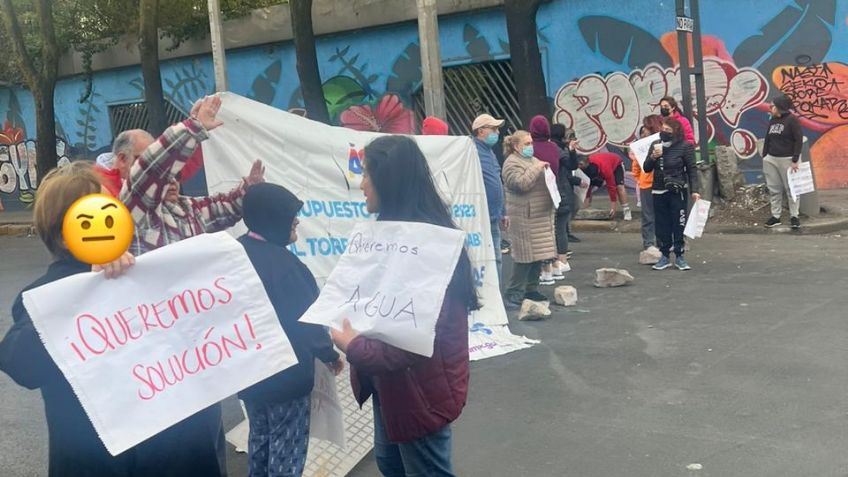 Por falta de agua desde hace 3 meses, vecinos bloquean San Antonio