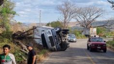 Camión con migrantes vuelca en la carretera La Angostura, Chiapas: hay 21 heridos