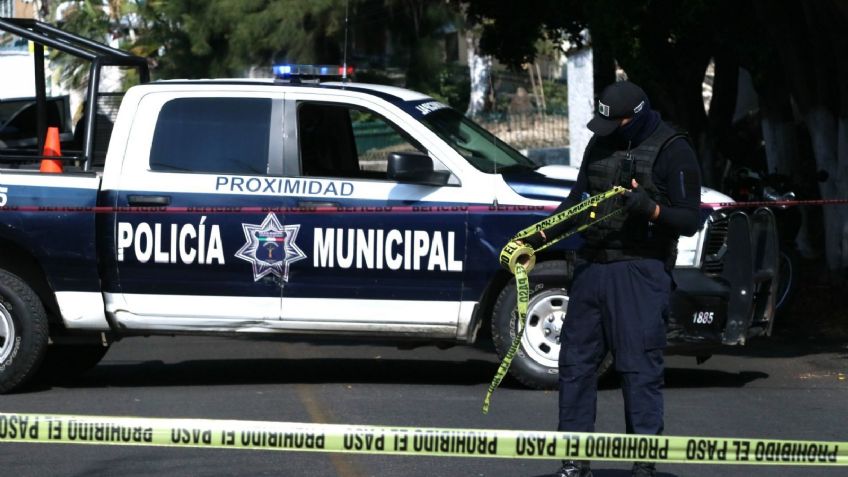 Asesinan a balazos a mujer afuera de una primaria de Atizapán