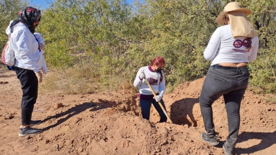 Camino al El Choyudo, las Madres Buscadoras de Sonora encontraron más de 30 fosas con cuerpos.