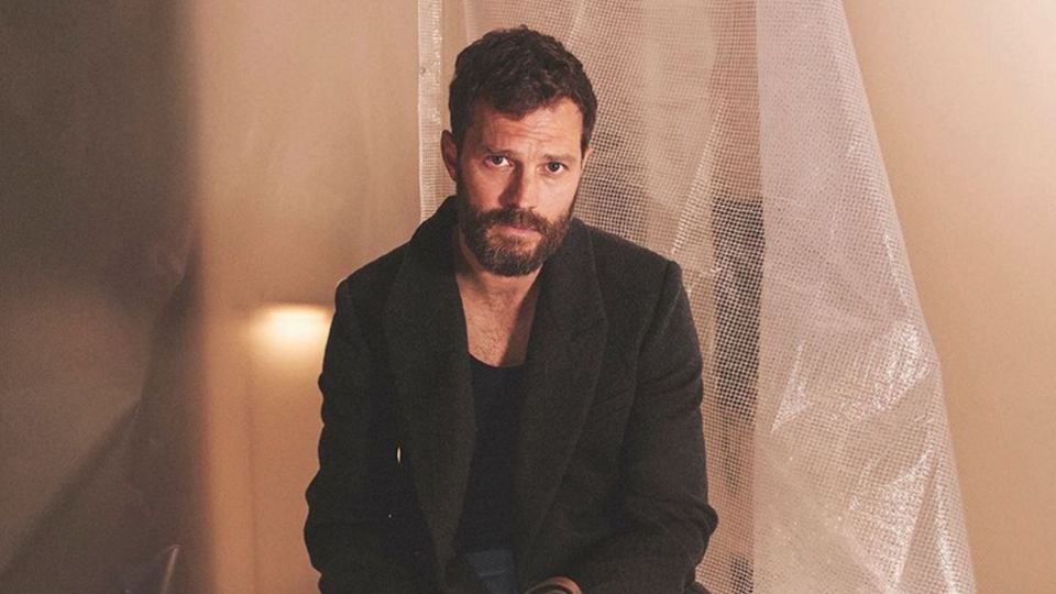 Jamie Dornan estuvo en contacto con unas orugas tóxicas.