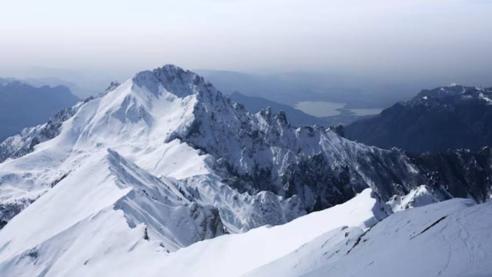 El helicóptero cayó en las montañas al oeste de Canadá.