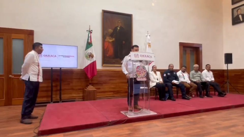 El encargado de la política interna trató de convencerlos de que siguieran por Oaxaca