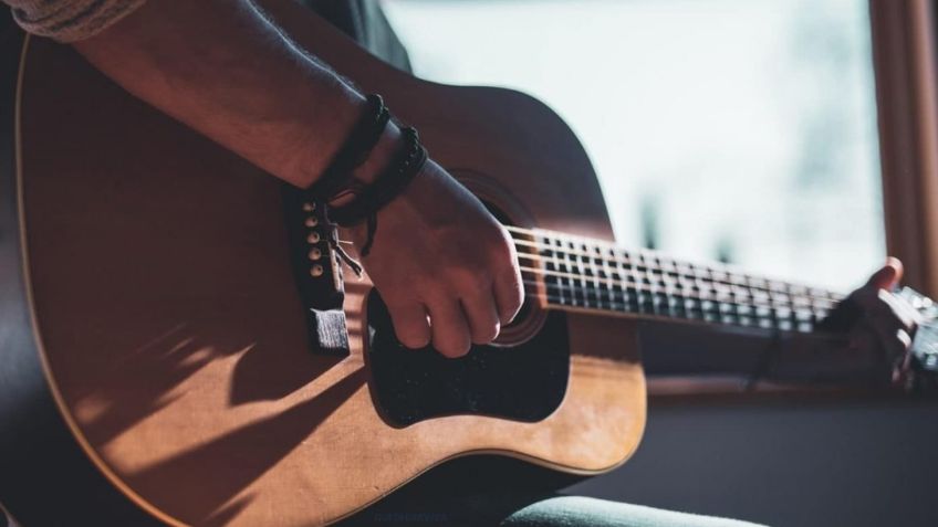 Corridos Tumbados son similares al blues afirma Javier Bátiz y se confiesa fan de Peso Pluma