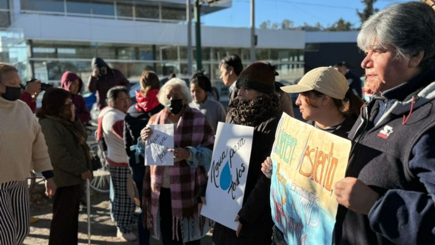 Manifestantes de Toluca exigen una solución a la crisis de agua tras reducción al Cutzamala