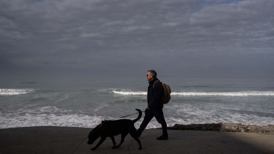 Se prevé fuerte oleaje en la Península de Baja California.