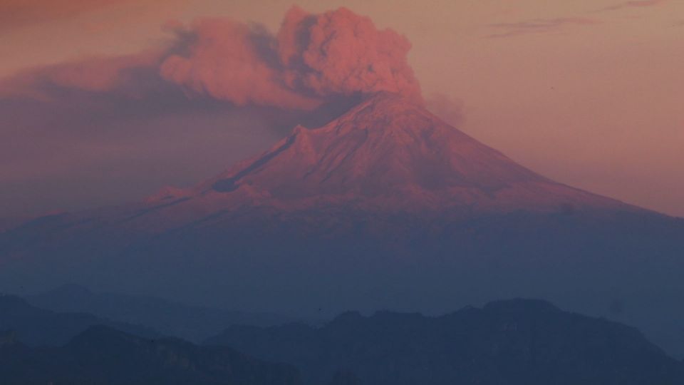 En las últimas 24 horas en el volcán Popocatépetl se detectaron 16 exhalaciones.