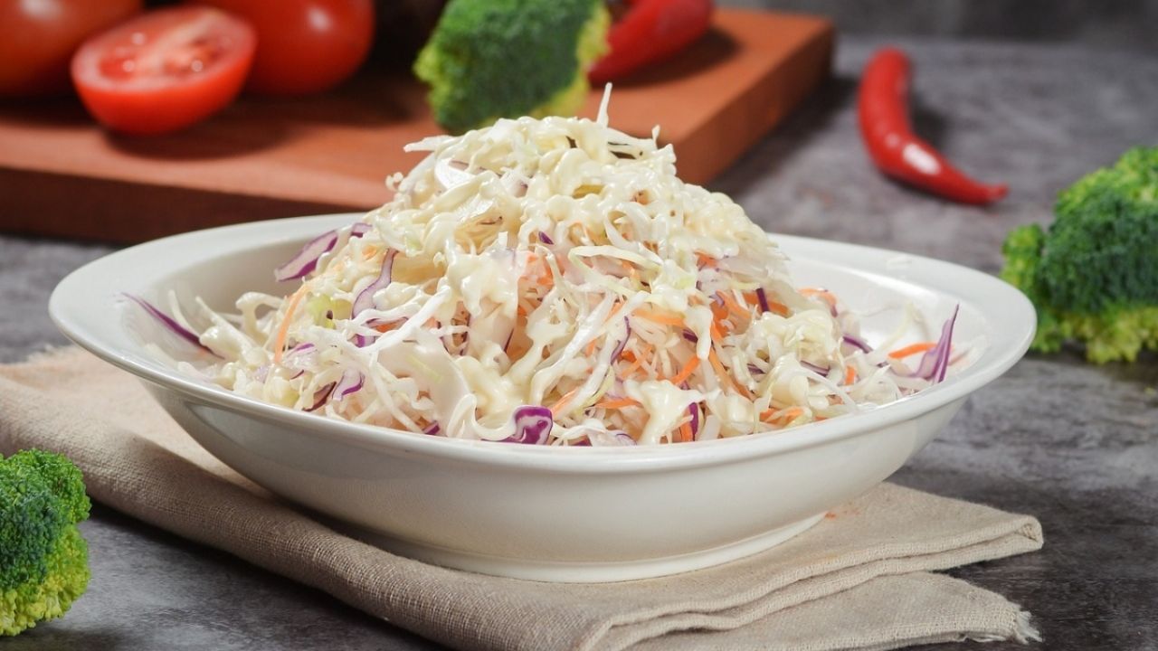 Receta fácil y rápida para hacer una rica ensalada de col estilo KFC