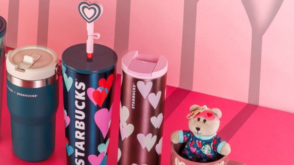 Este 29 de enero Starbucks puso a la venta su colección de San Valentín