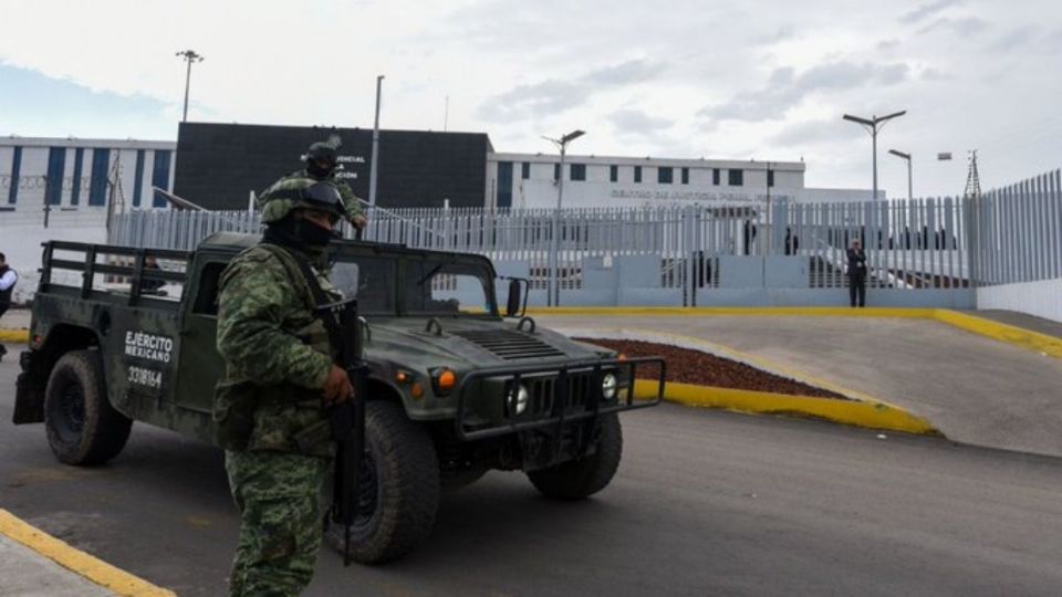 Se le señalaba por presunta posesión de fentanilo y armas de fuego.