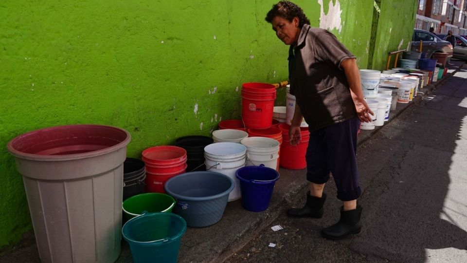 La crisis del agua ha afectado a colonias que no se veían afectadas con los cortes del recurso.