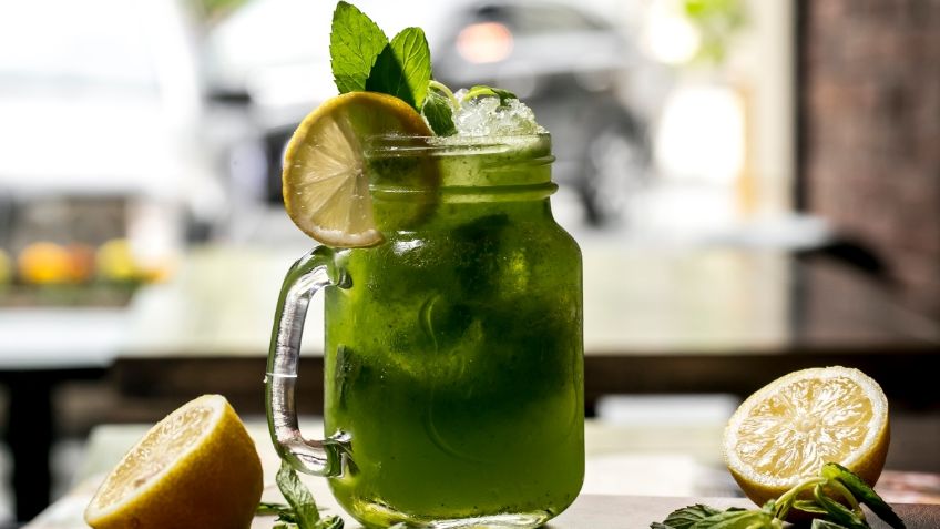 Cuál es la forma correcta de preparar el jugo verde para desintoxicar el cuerpo y así por comer mucho sin culpa