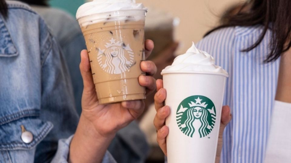 Para hacer válida esta promoción, lo único que debes de hacer es acudir a una de las cafeterías de Starbucks y pedir una bebida grande o venti