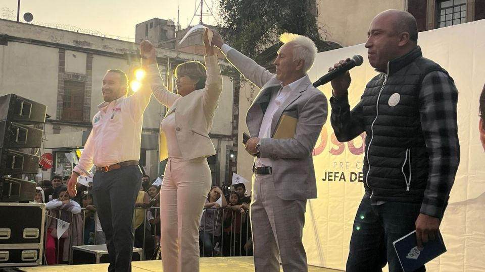 Taboada Cortina agradeció este acto de generosidad de Osornio, y pidió al equipo de ella que con la misma pasión que buscaron firmas para lograr la candidatura