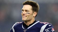 VIDEO: Tom Brady lanza uno de sus mejores pases en medio de una sala de conferencias