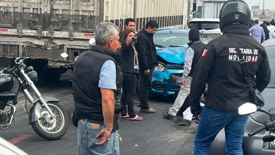 El accidente ha generado tráfico en la vialidad.