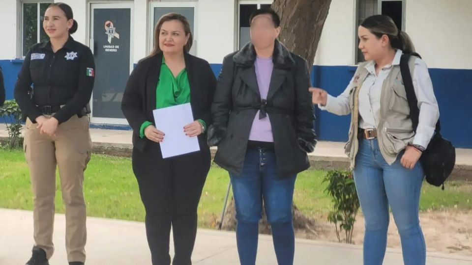 La mujer fue trasladada al hospital y luego la reunieron con su madre.