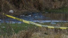 Rescatan el cuerpo de una persona en un canal de agua negras en Iztapalapa